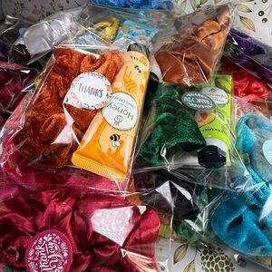 8 for 30✨✨Buyer Gifts scrunchies and Hand Cream Gift Set